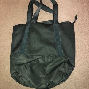 Lululemon workout/travel bag